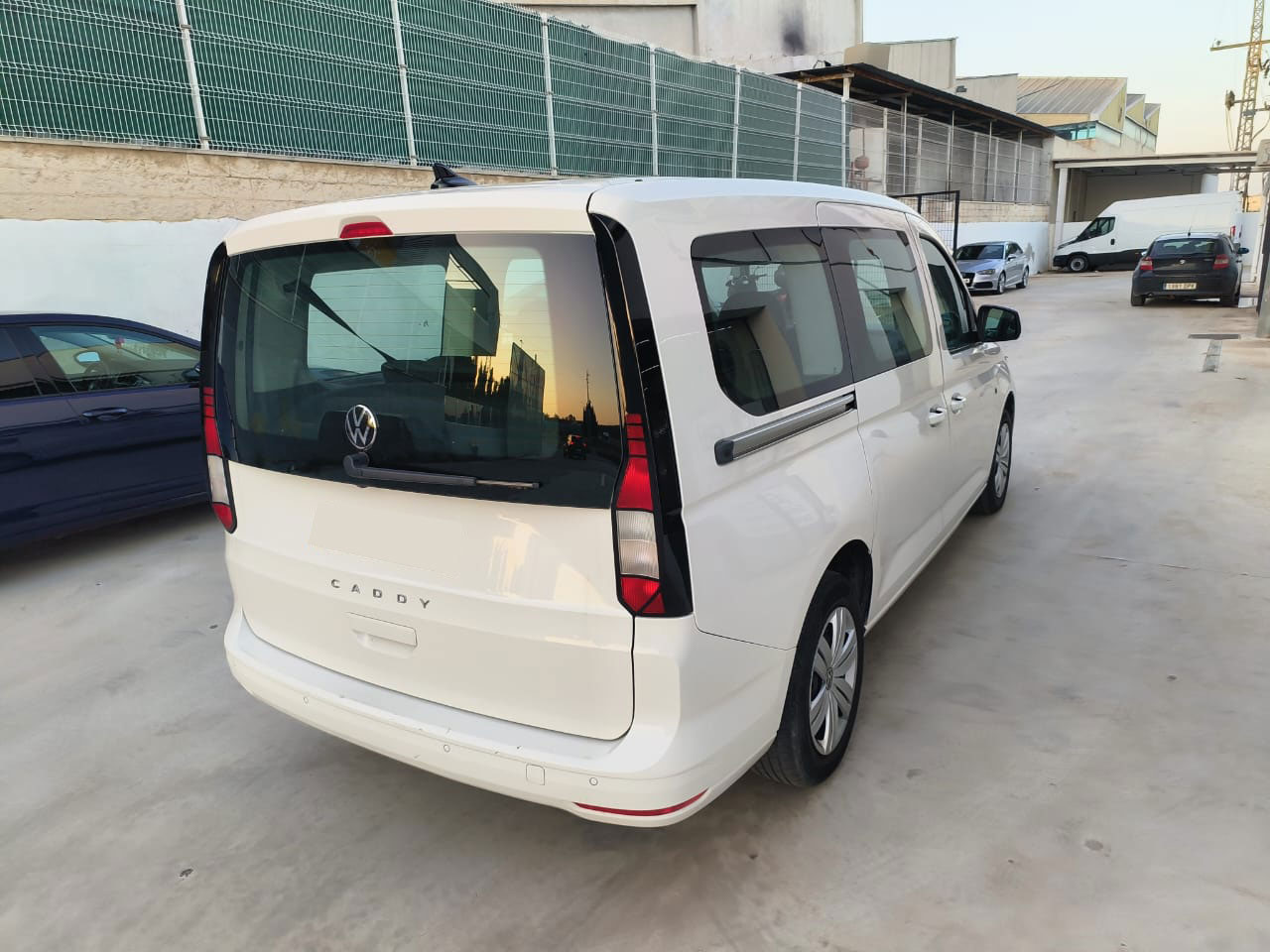 Volkswagen Caddy année 2022 moteur 2.0 L TDI 122 CV Kilométrage 79000 km Automatique