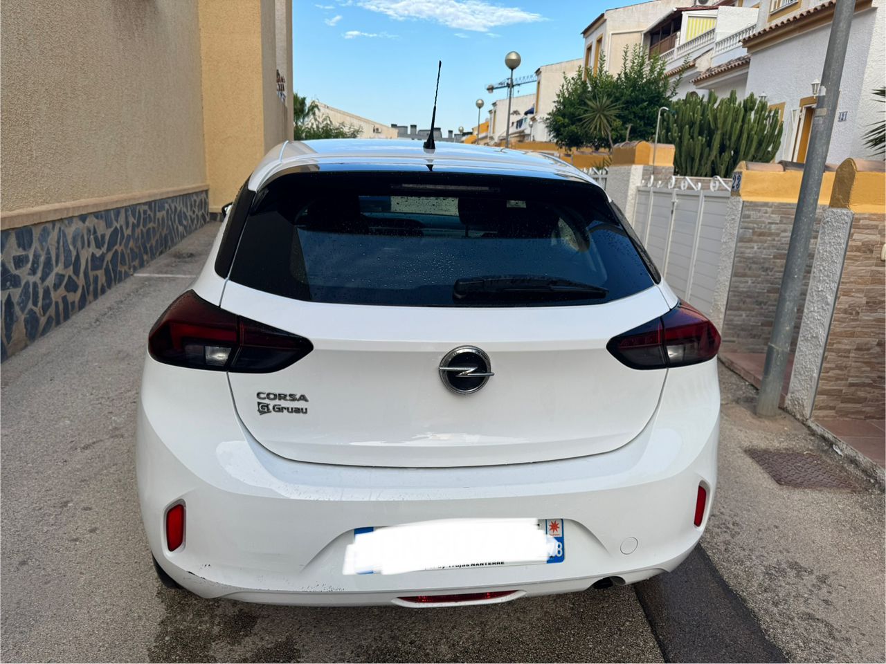 Opel Corsa Blanc Année 2023 Essence moteur 1.2 Pure Tech 100 CV Kilométrage 43000 KM