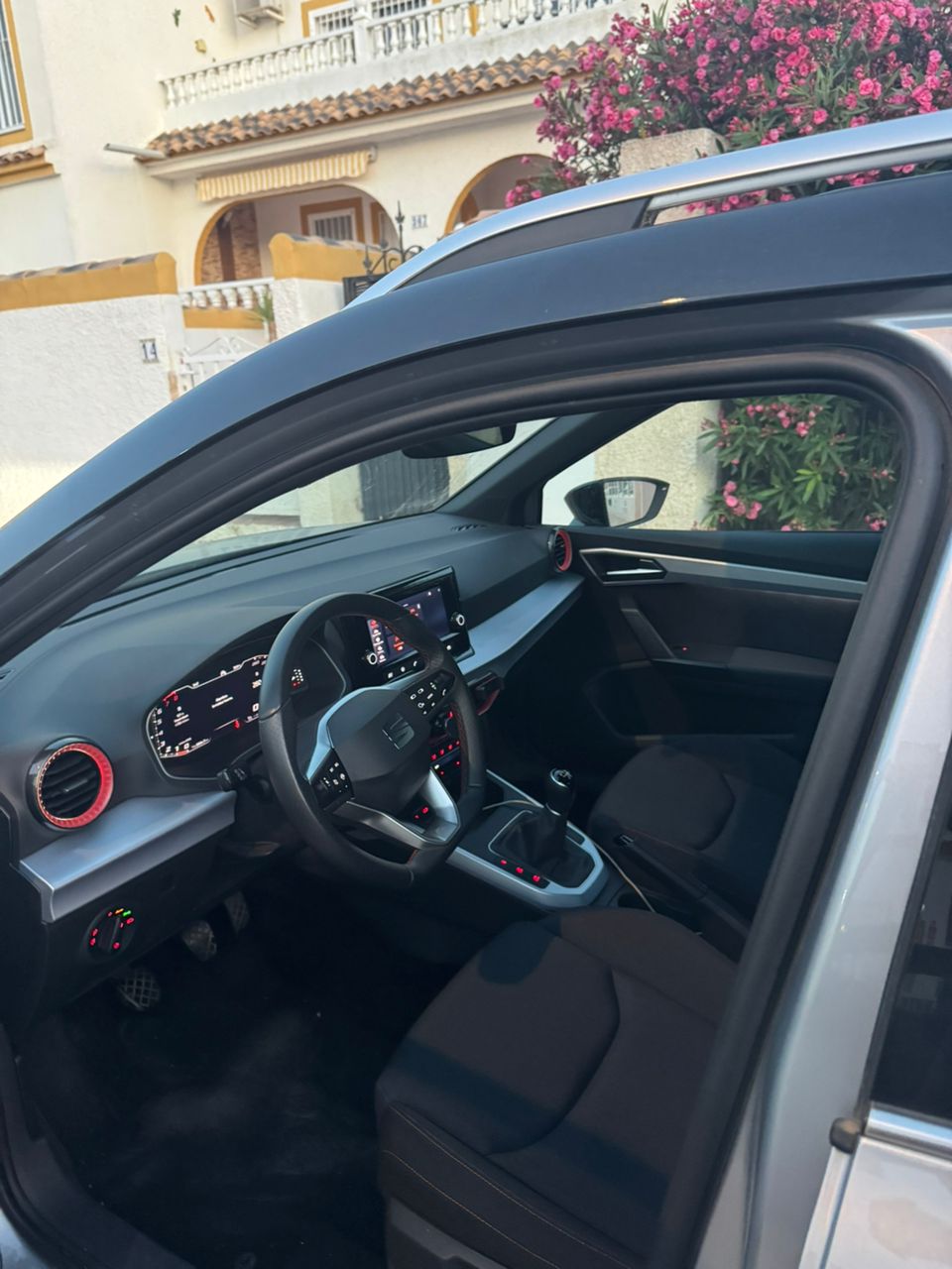 Seat Arona fr Gris ESSENCE Année 2023 moteur 1.0 TSI 95 CV KILOMÉTRAGE 24400 KM