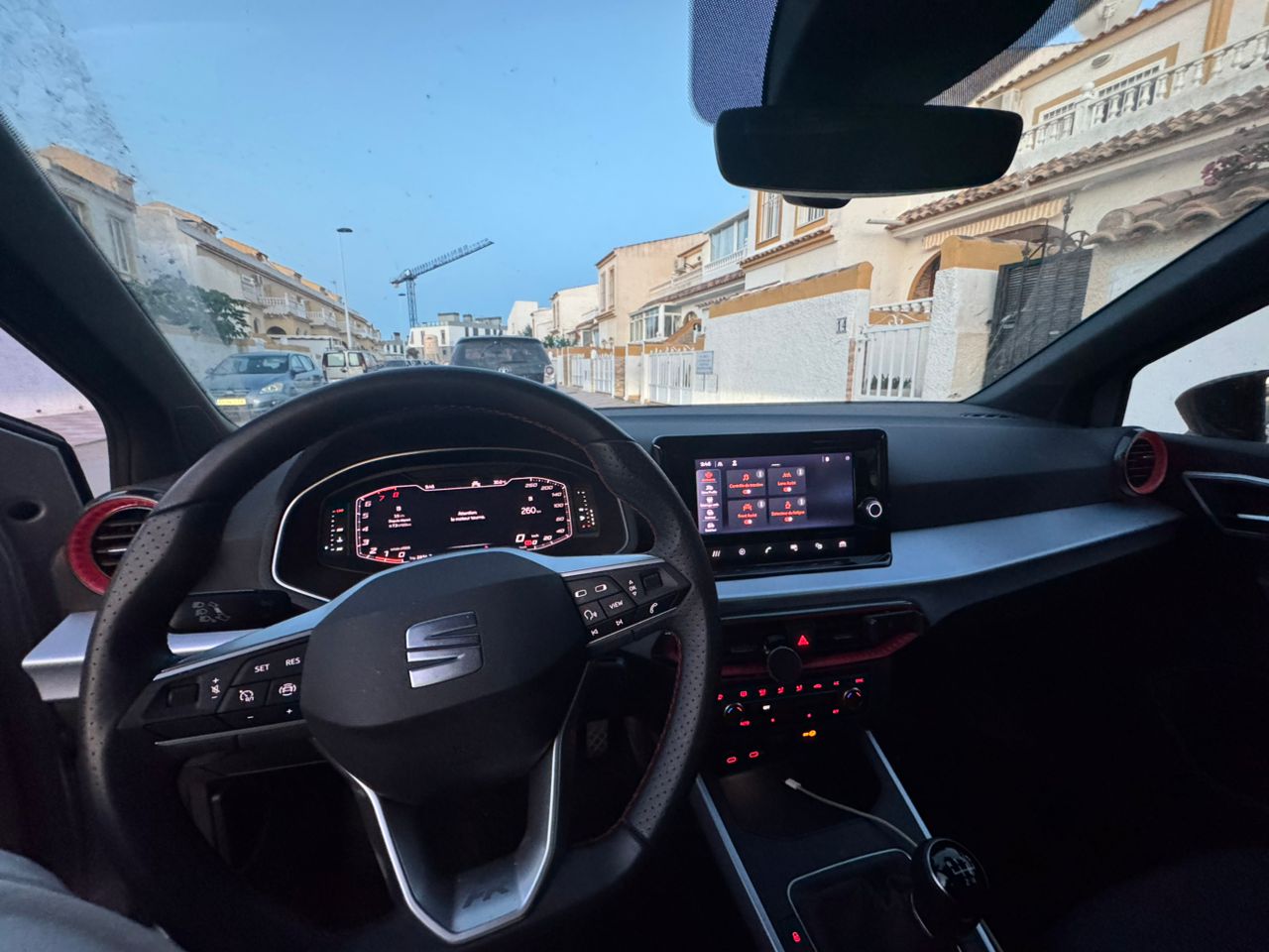 Seat Arona fr Gris ESSENCE Année 2023 moteur 1.0 TSI 95 CV KILOMÉTRAGE 24400 KM