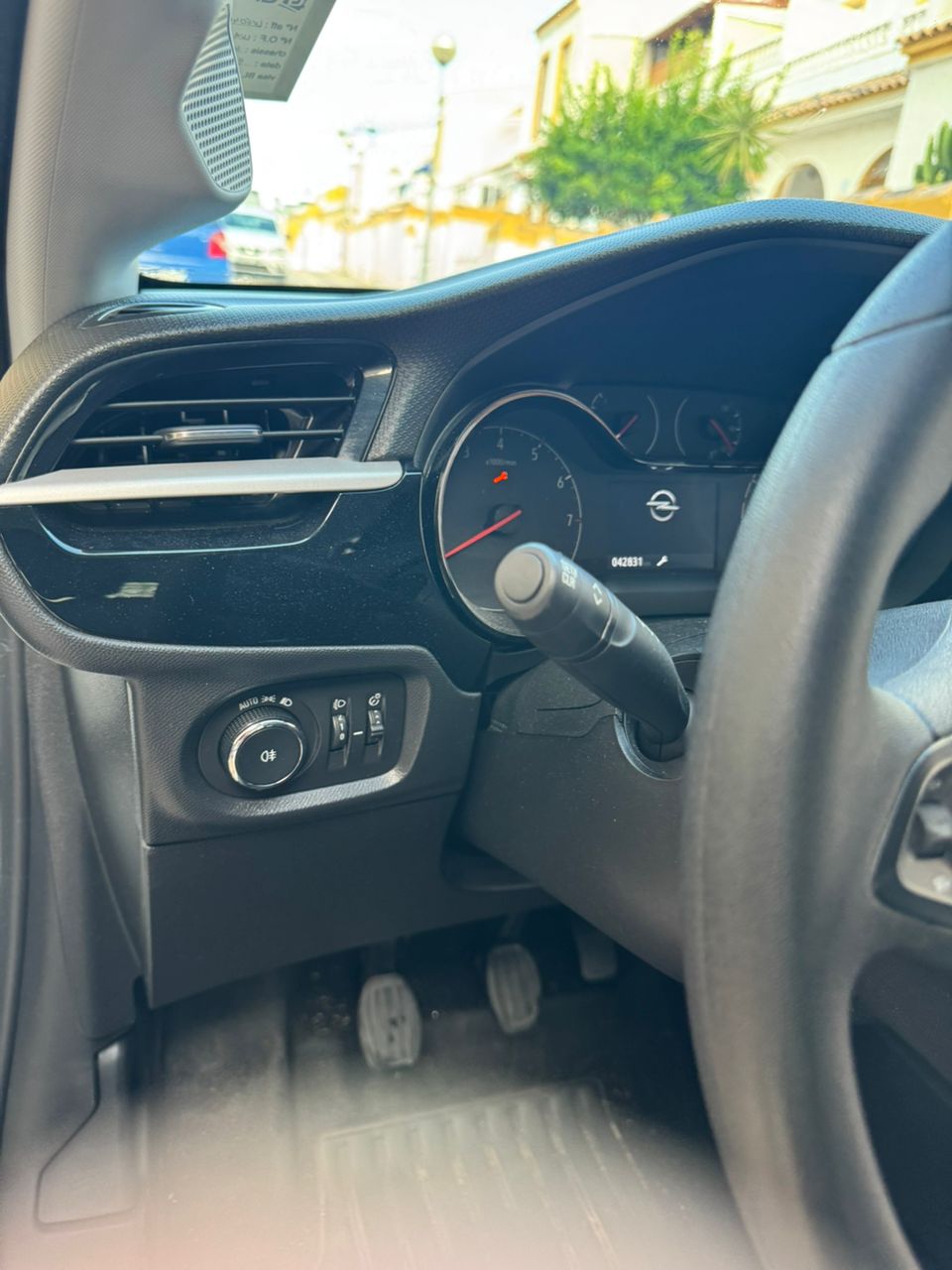 Opel Corsa Blanc Année 2023 Essence moteur 1.2 Pure Tech 100 CV Kilométrage 43000 KM