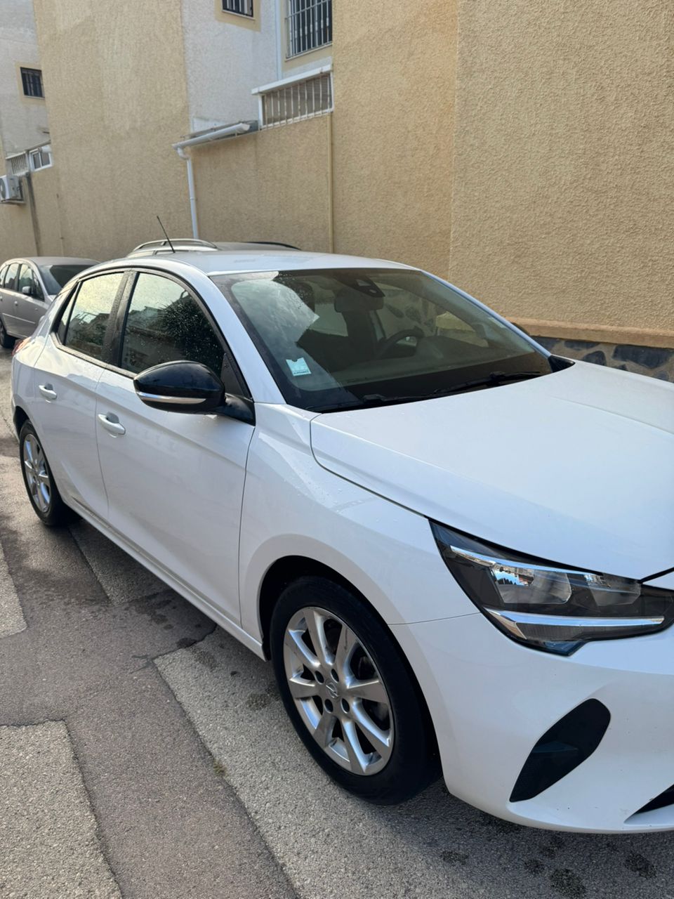 Opel Corsa Blanc Année 2023 Essence moteur 1.2 Pure Tech 100 CV Kilométrage 43000 KM