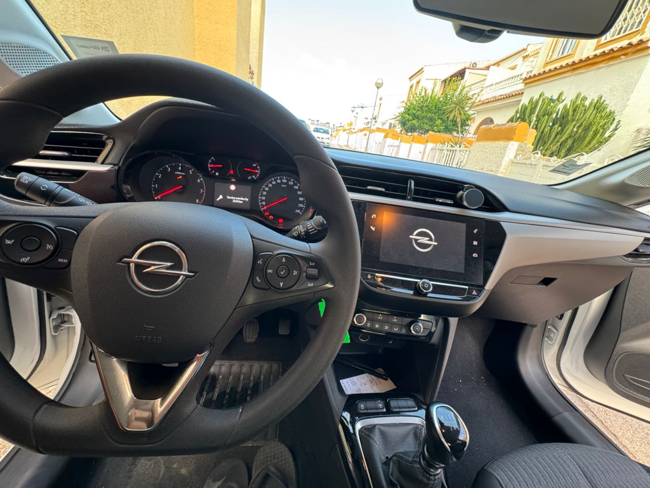 Opel Corsa Blanc Année 2023 Essence moteur 1.2 Pure Tech 100 CV Kilométrage 43000 KM