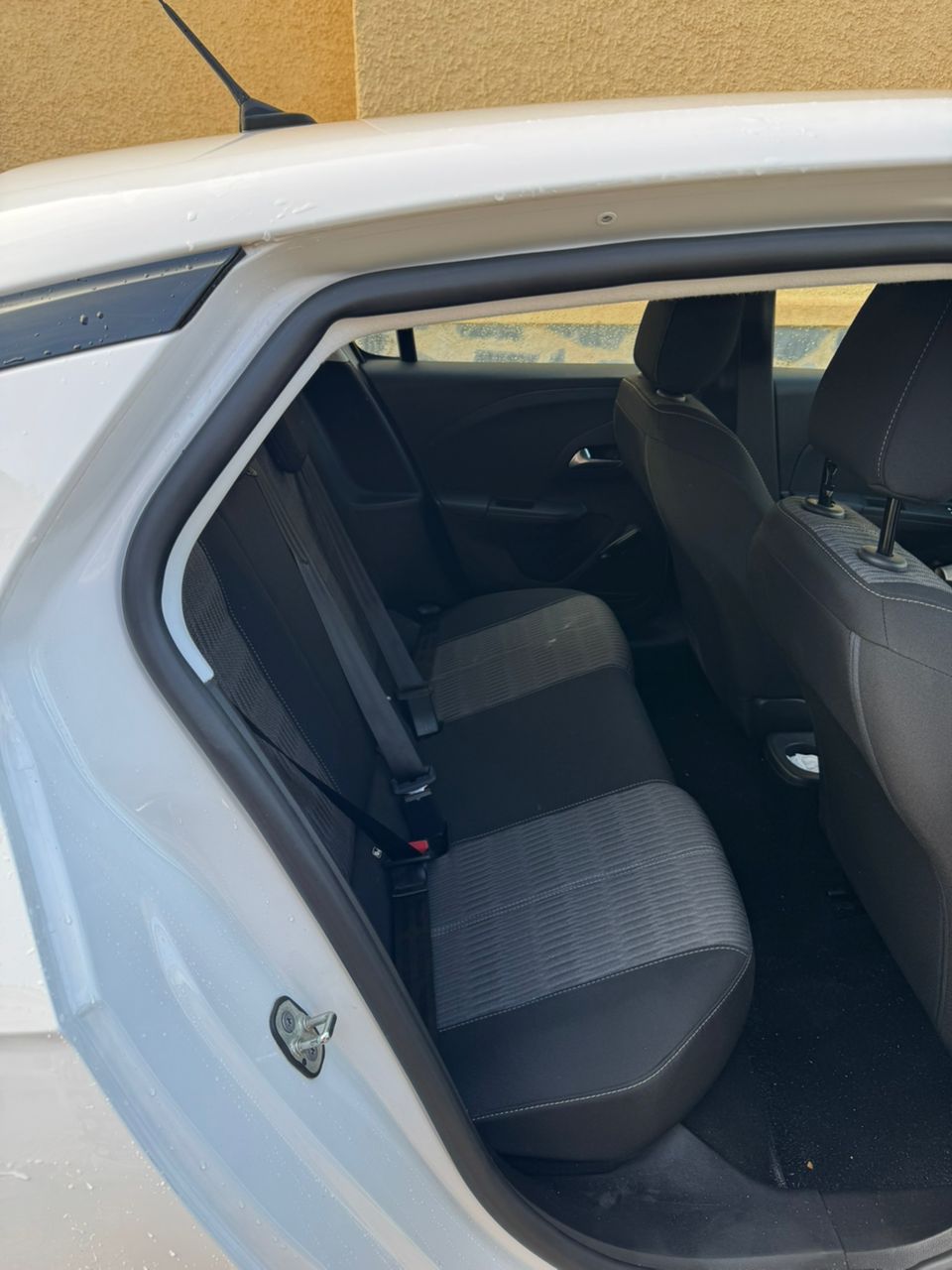 Opel Corsa Blanc Année 2023 Essence moteur 1.2 Pure Tech 100 CV Kilométrage 43000 KM