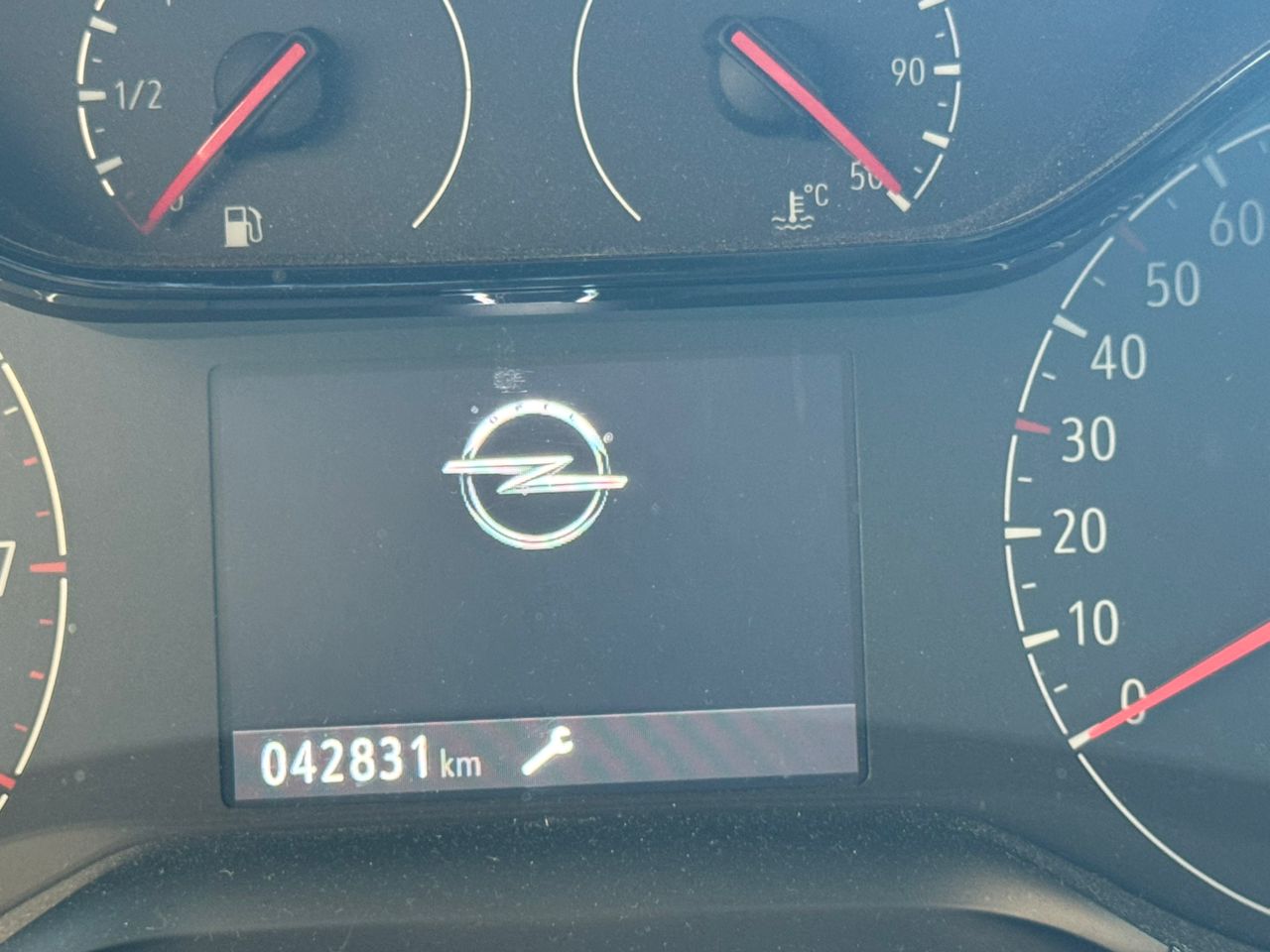 Opel Corsa Blanc Année 2023 Essence moteur 1.2 Pure Tech 100 CV Kilométrage 43000 KM